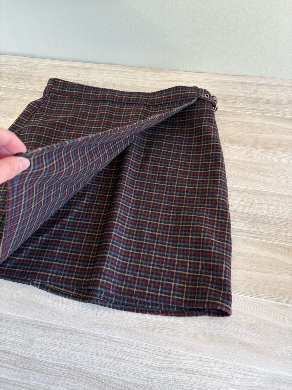 Hollister Plaid Mini Wrap Skirt Medium Back Zip EUC Dark Academia Collegiate - Picture 4 of 10